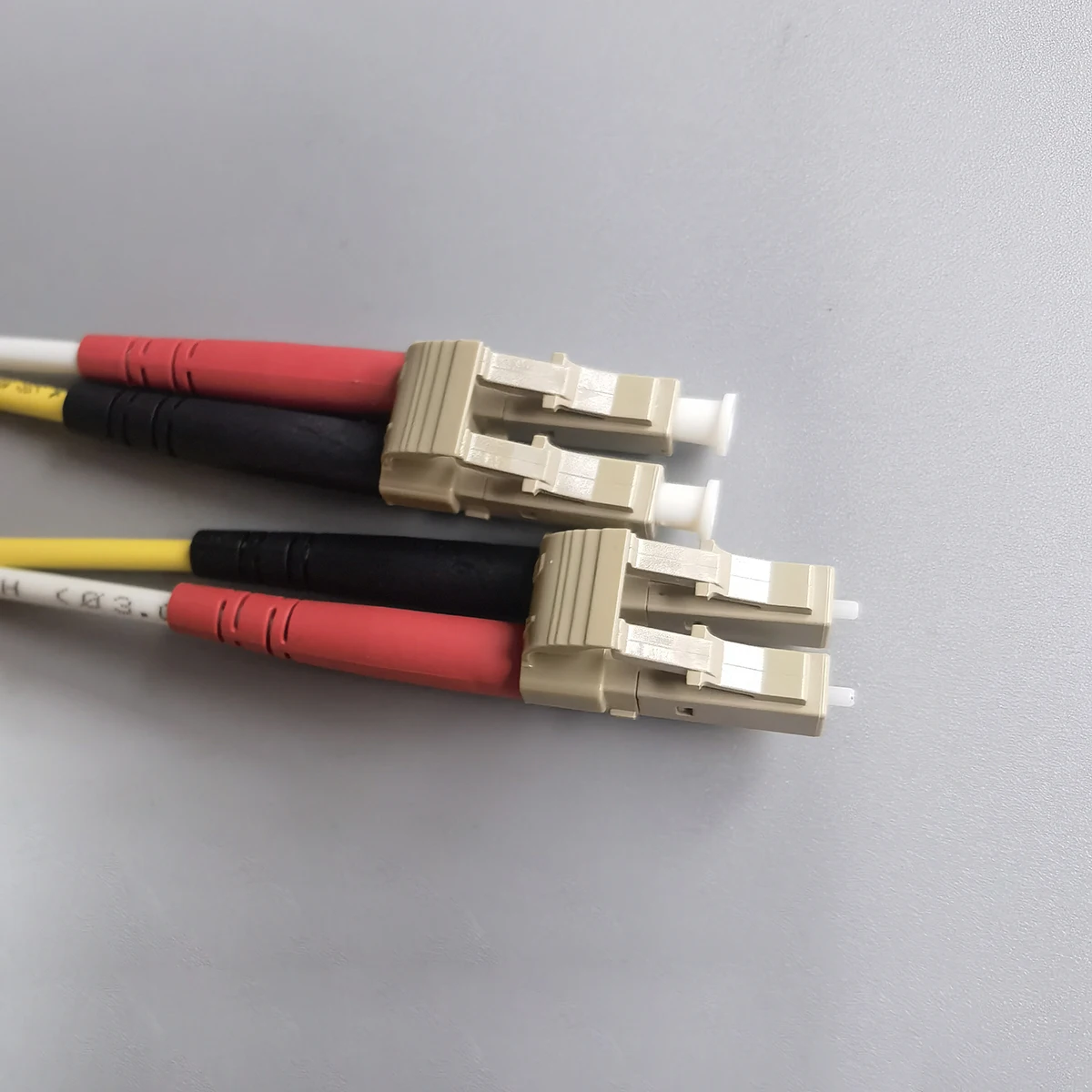 Внутренние оптоволоконные кабели LC/UPC-LC/UPC 3M OM3 LSZH FTTH Многорежимный дуплексный