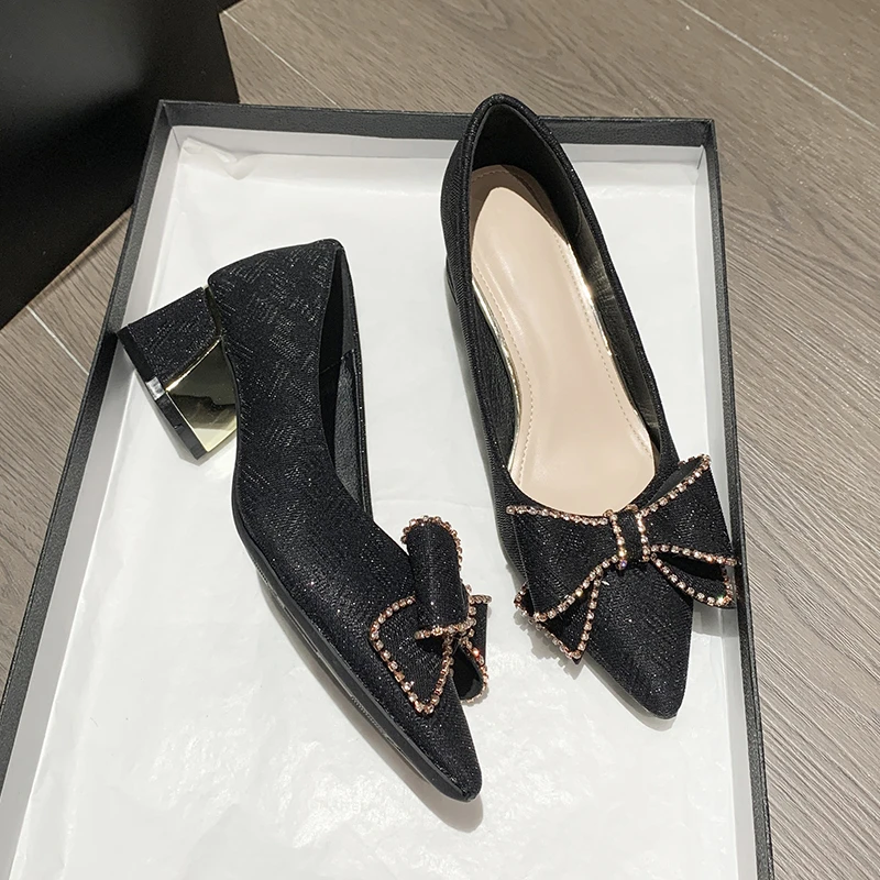 

Туфли-лодочки женские демисезонные на среднем каблуке, с острым носком