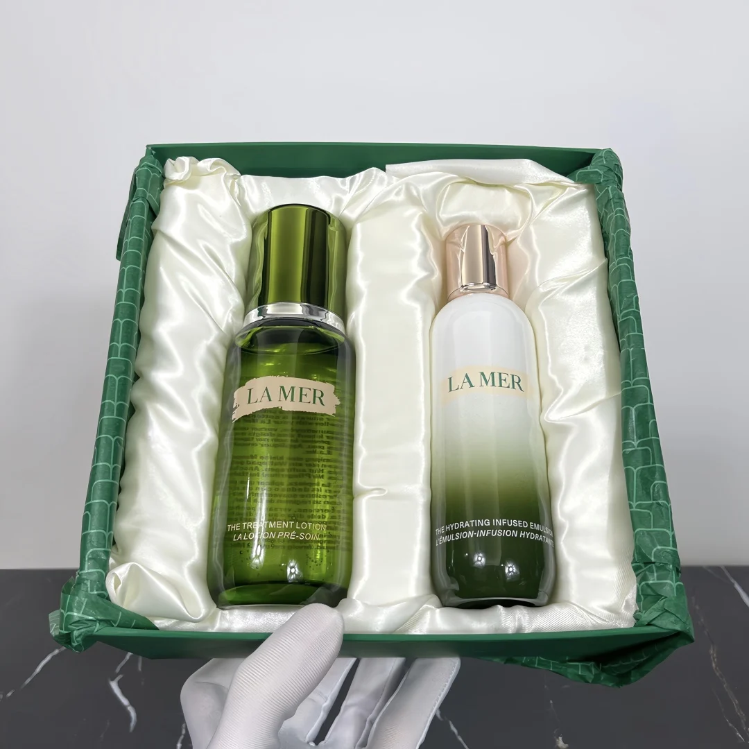 

La Mer Repairing Rejuvenating Lotion Soothing Hydrating Infused Emulsion 2-piece set 150 ml Essence Water + 125 ml