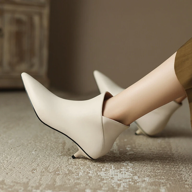 Новые осенние женские ботинки с острым носком Ботинки на каблуке котятами обувь