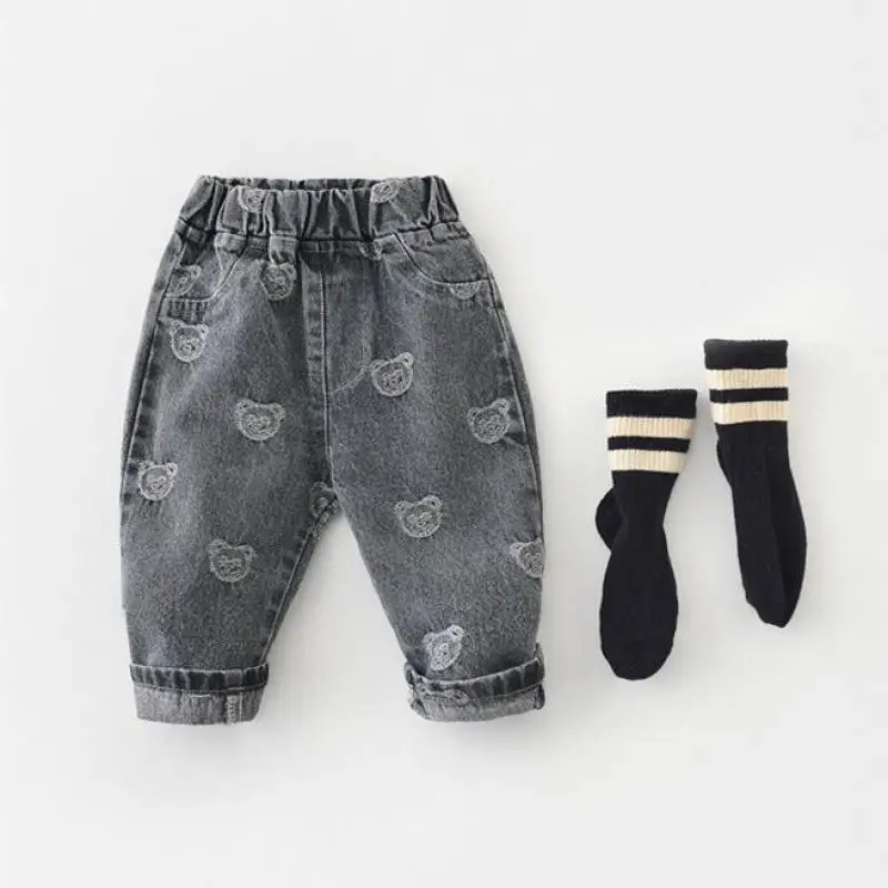 

Детская одежда, повседневные эластичные джинсы со средней талией для мальчиков, брюки с рисунком медведя из мультфильма, новинка весны 2022