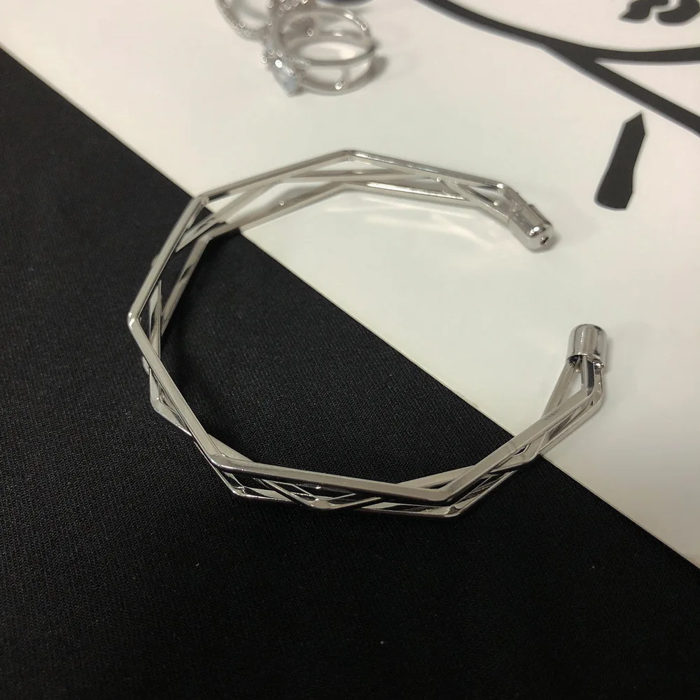 

Creative Bracelets for Women Personality Simple Geometric Party Jewelry Gifts 2022 Fashion Trends