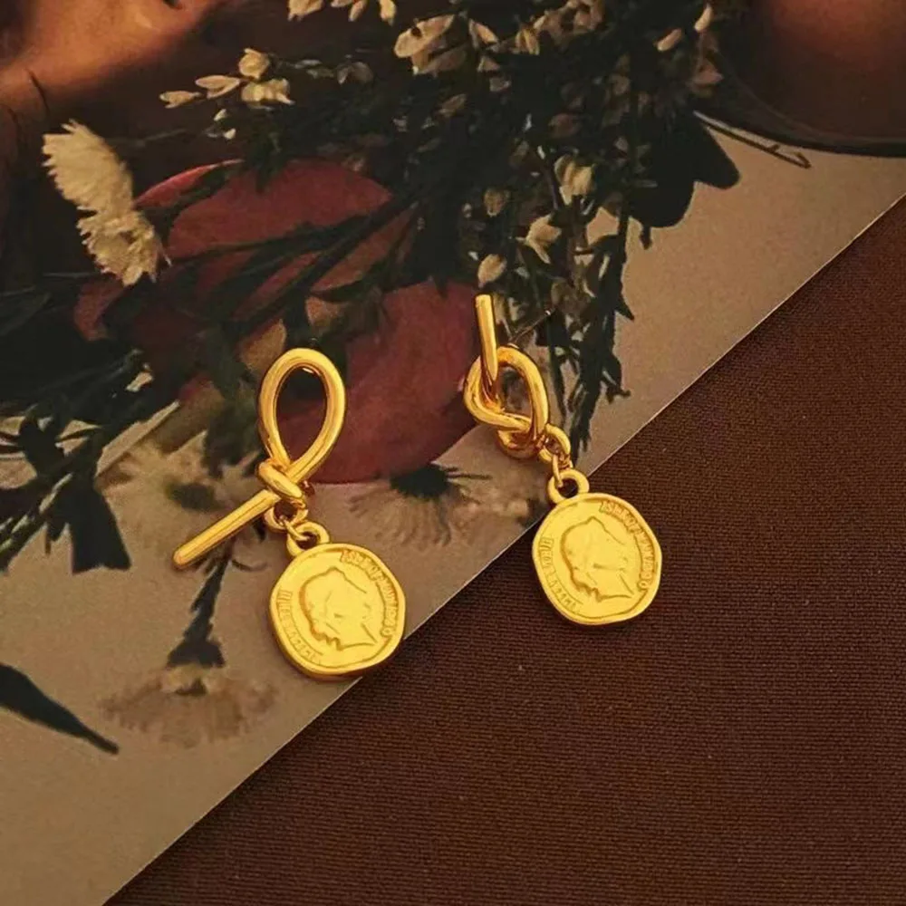 

Женские серьги с узелком в стиле ретро