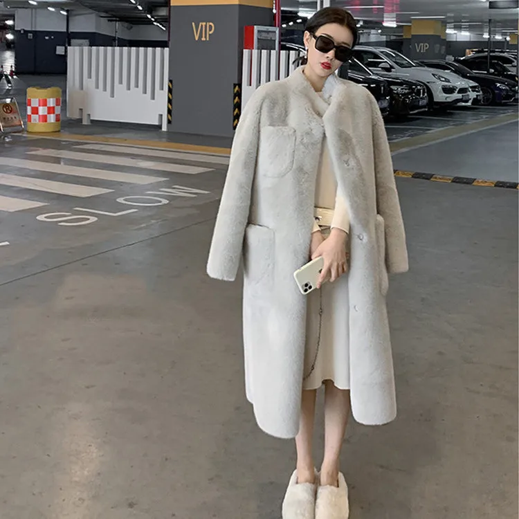 Fashionable fur coat, medium length, thickened coat
