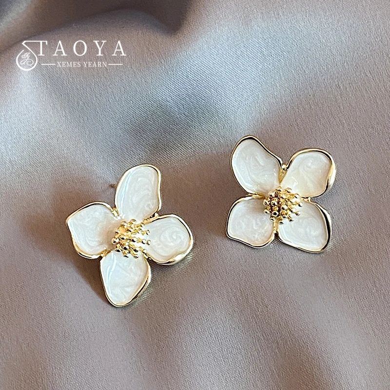 Women‘s Elegant White Enamel Flower Petals Gold Color Earrings 2023 Fashion Jewelry Christmas Girl's Exquisite Sweet Accessories