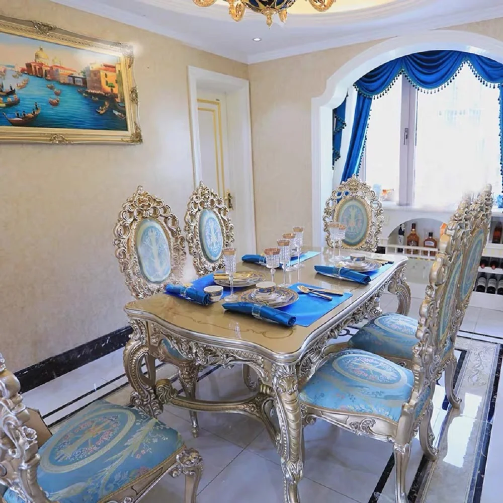 Деревянный обеденный стол