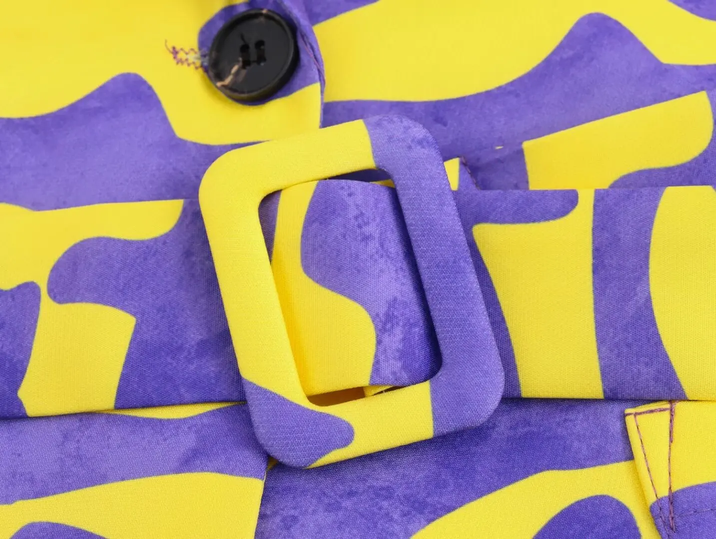 Женский блейзер на пуговицах с принтом TRAF узкие брюки завышенной талией и поясом