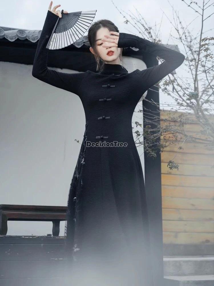 Осеннее платье с длинными рукавами