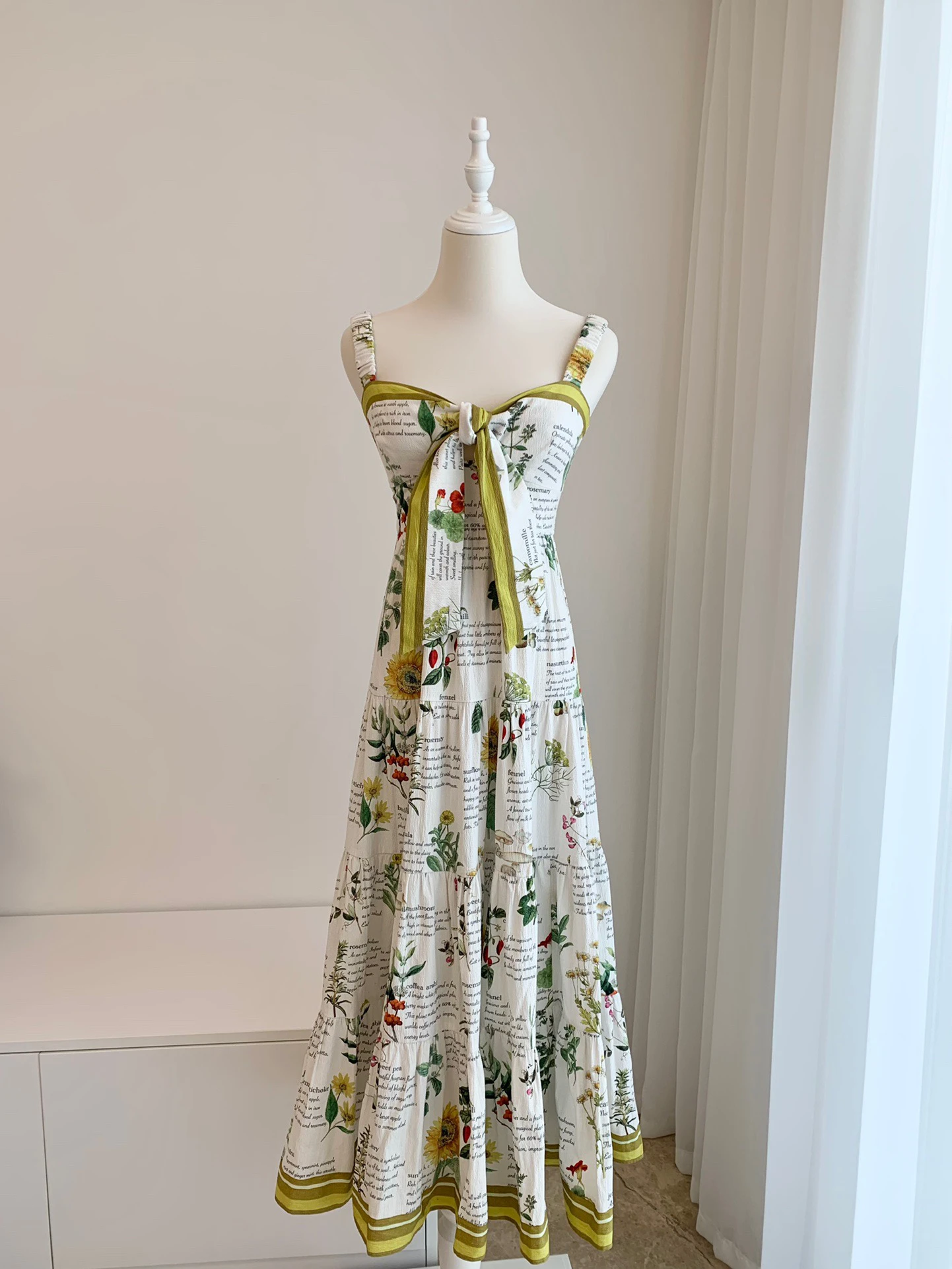 Women's Bow Decoration Floral Letter Print V-Neck Sleeveless Holiday Maxi Dress