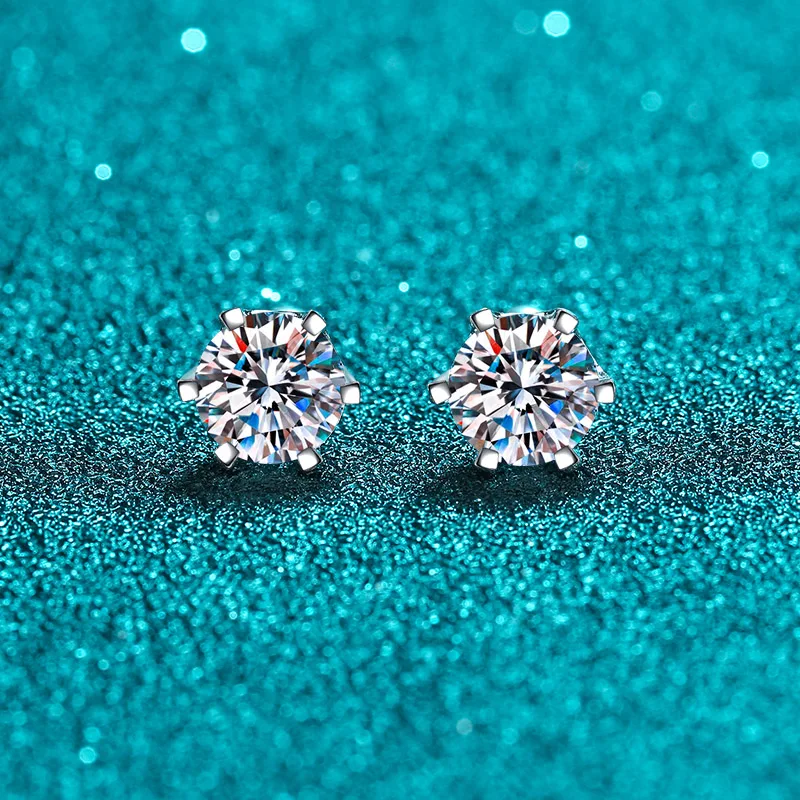

IOGOU 925 Silver Moissanite Stud Earrings Platinum Plated Six-Claw Round Hypoallergenic Earrings for Women Engagement Jewelry