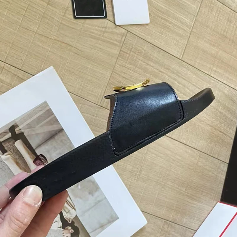 Women's slippers 2023 new summer fashion luxury women's shoes metal decoration flat leather men's slippers casual beach shoes