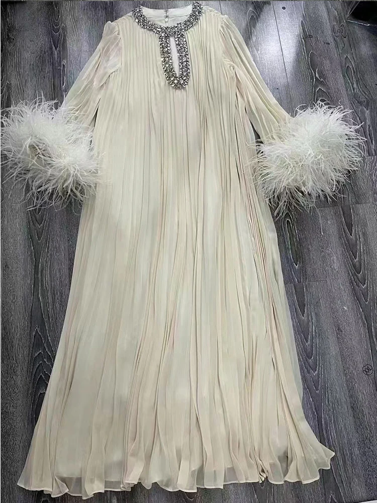 Женское плиссированное платье свободное с воротником-стойкой украшенное