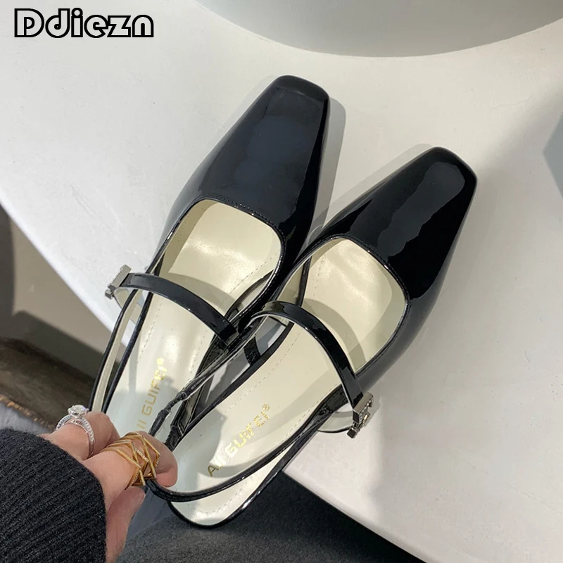 

Женские туфли-лодочки с острым носком, на среднем тонком каблуке