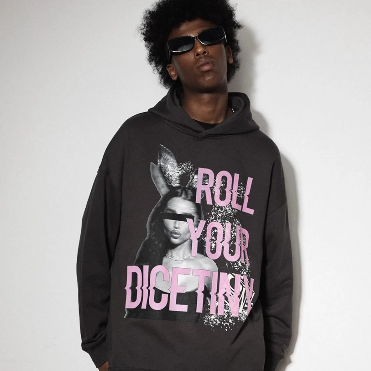 Рисунок 2 - Женская толстовка с капюшоном и принтом