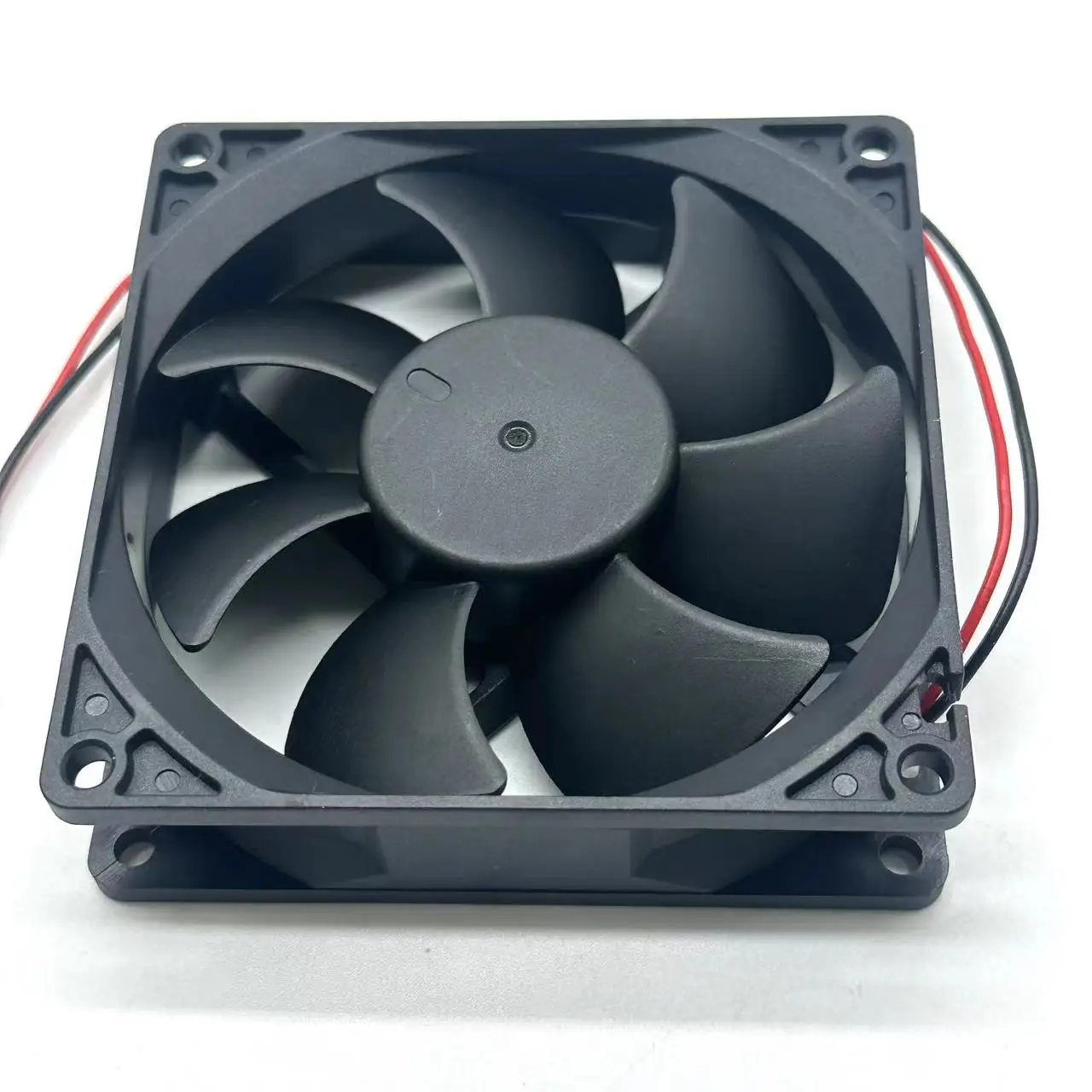 2-проводной Вентилятор охлаждения сервера YTD249225S000 DC 24 В 0 30 а 90x90x25 мм