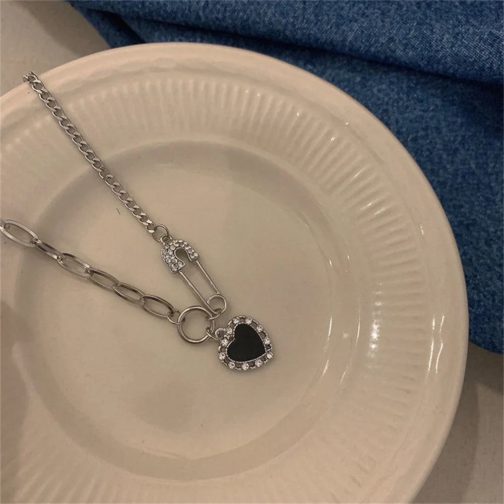 

INS Design Sense Black Love Pendant Necklace Women's Pin Full Zircon Personalized Fashion Versatile Collar Chain Necklace Jewelr