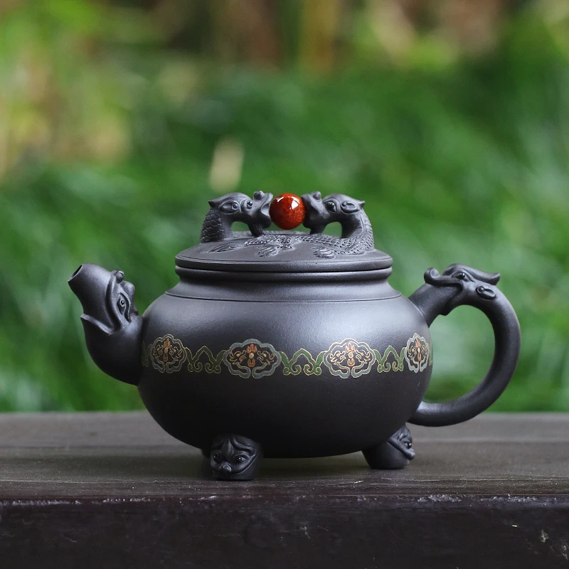 Рисунок 4 - Чайник из исинской фиолетовой глины большой емкости