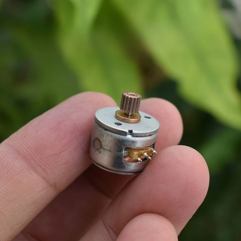 

Шаговый двигатель DC 5V 15мм 2-фазный