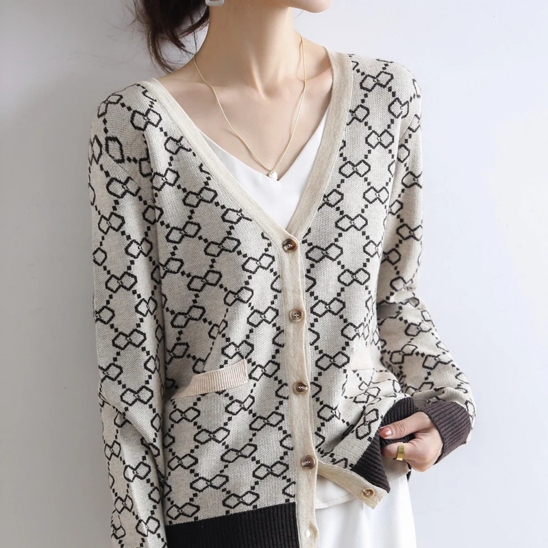 

Thin cardigan women's knitted wool sweater big V-neck Korean version fashion all-match spring new sweater coat short