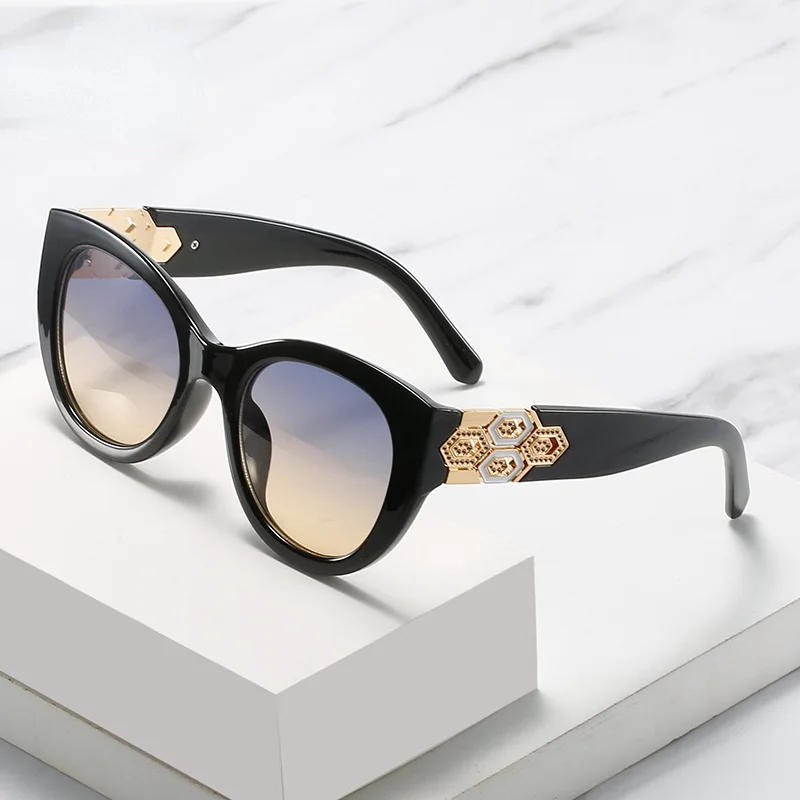 

Новинка 2023, модные солнцезащитные очки кошачий глаз для женщин и мужчин, роскошные градиентные линзы, металлическая оправа с декоративными ...