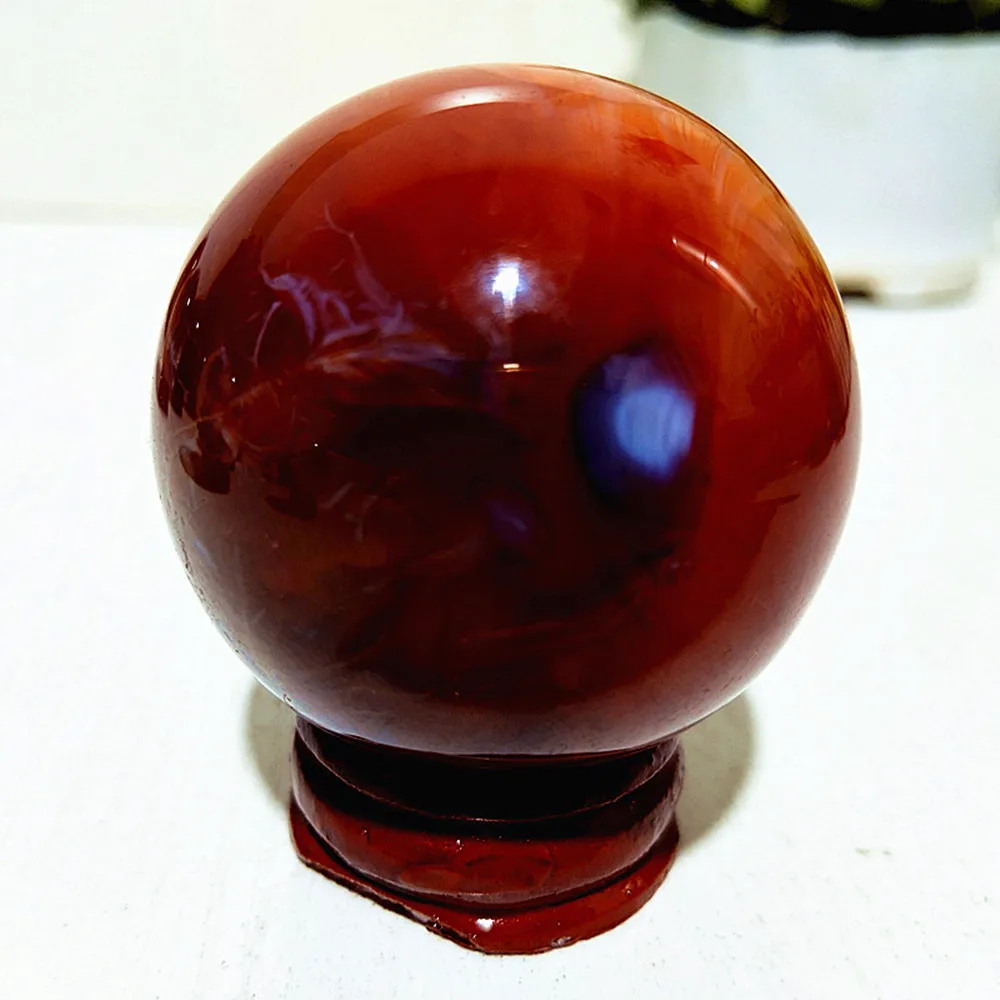 

Хрустальный шар из красного агата
