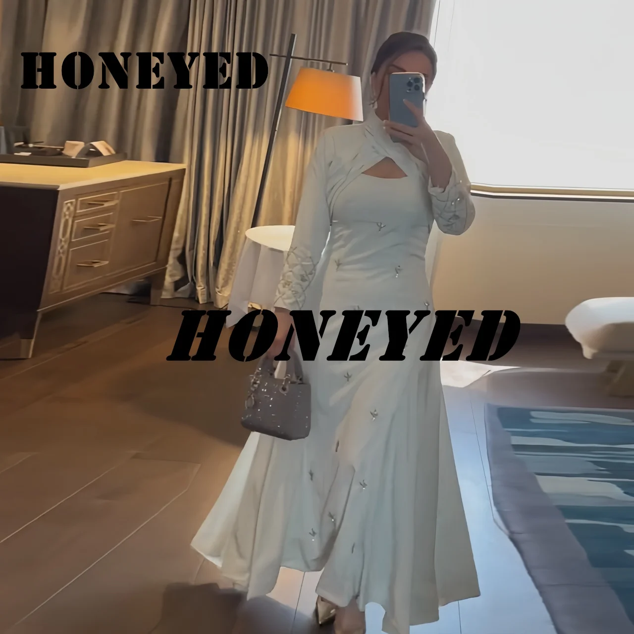 

Вечернее платье Honeyed, белое изысканное атласное с длинными рукавами и кисточками на лодыжке, с блестками, с круглым вырезом и обычными лямка...