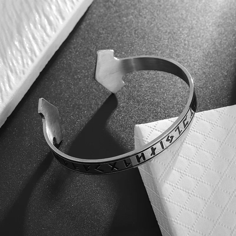 Скандинавская мифология кельтский троический узел Руна Молот Тора Открытый