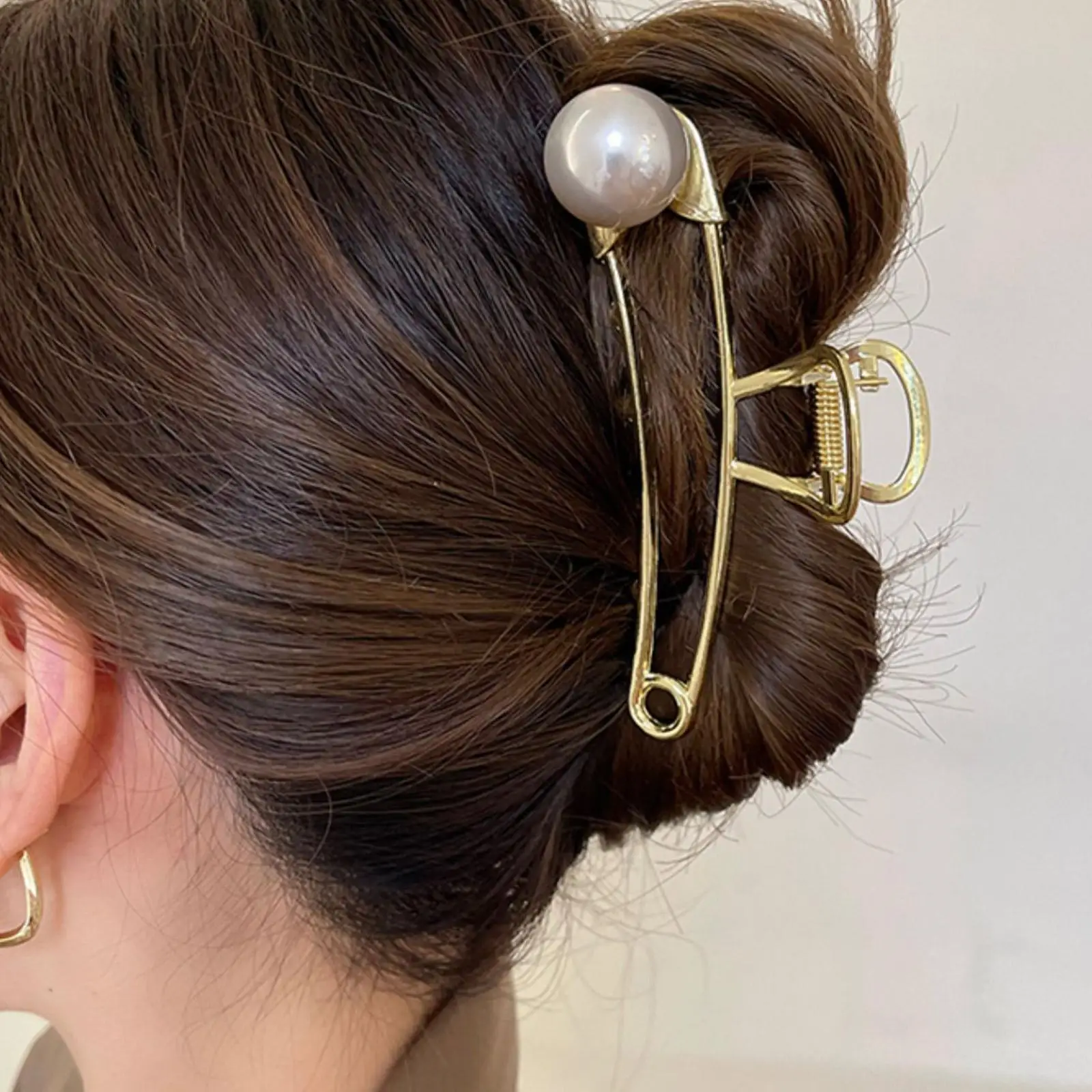 

Women Elegant Metal Pin Hair Clip Fashion Hollow Geometric Metal Pearl Hair Claws Shark Clip Women Back Head Grasp Clip Headgear