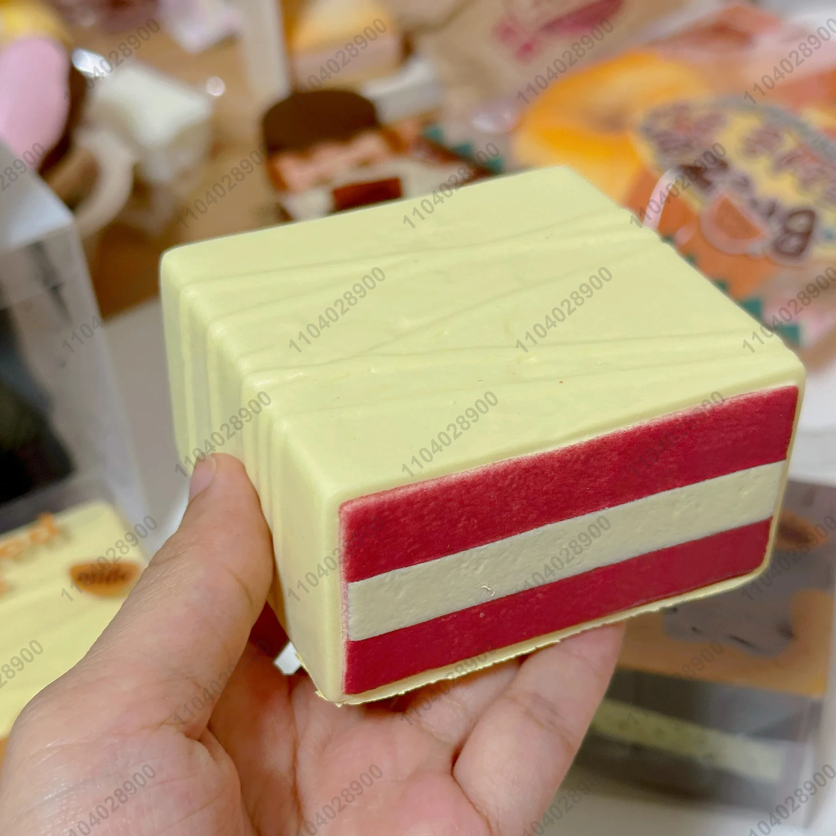 Тирамису торт мягкая игрушка медленно растущая белая шоколадная клубничная для