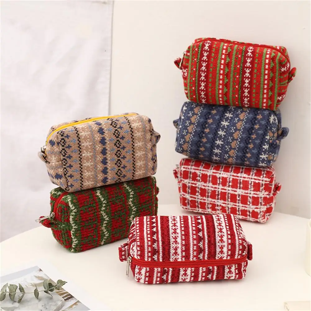 

Female Makeup Bag Useful Fine Workmanship Lightweight Autumn Winter Knitted Female Makeup Bag School Supplies