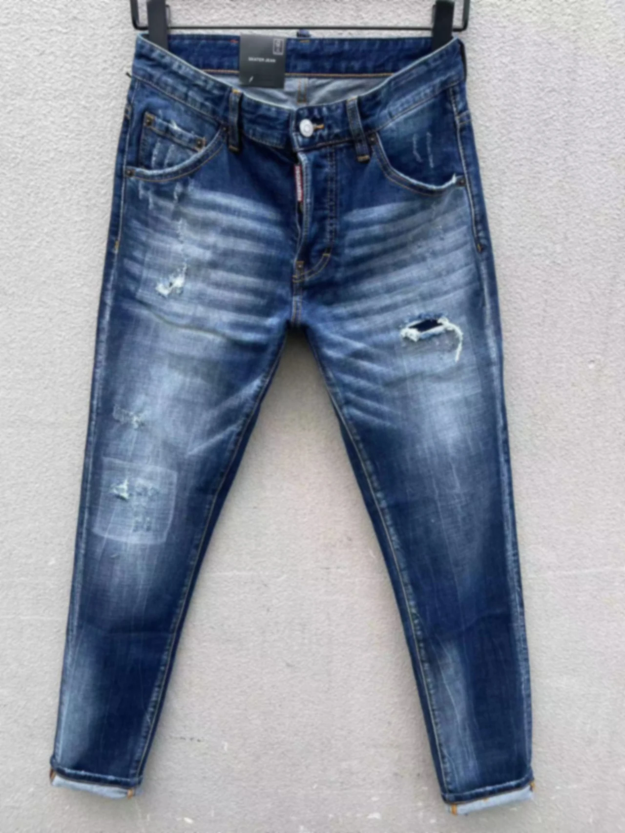 

2023 Spring/Summer New D2 Jeans Fashion Men's Washed and Worn Hole Patches Paint 3D Cutting Small Feet Blue Jeans Men