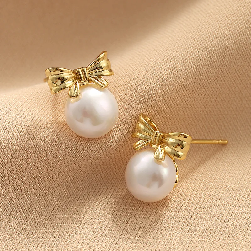 

Женские серьги-гвоздики с пресноводным жемчугом