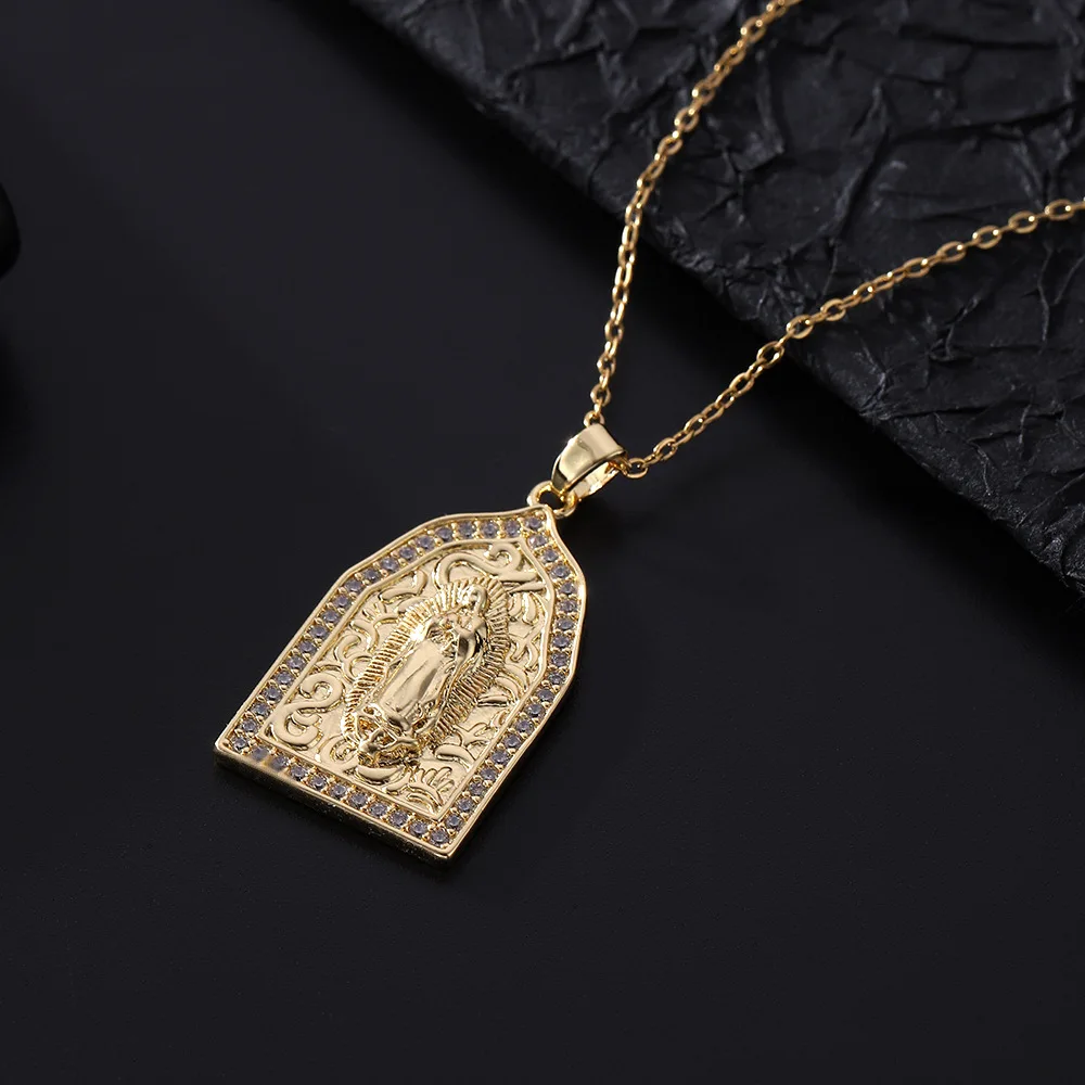 Женская позолоченная цепочка на воротник с фианитом