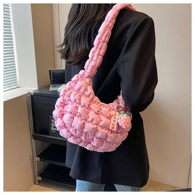 

Women Bag 2023 New Nylon Filled Cotton Autumn Winter Fashion Sweet Solid Zipper Shoulder Bags Pures and Bags Crossbody Girls Bag