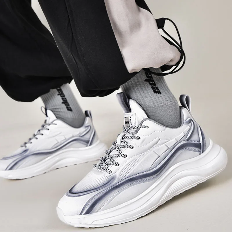 Spring and Autumn New Fashion Thick Bottom Sneakers Casual Trend of Youth Trend Shoes Running Shoes Sneakers