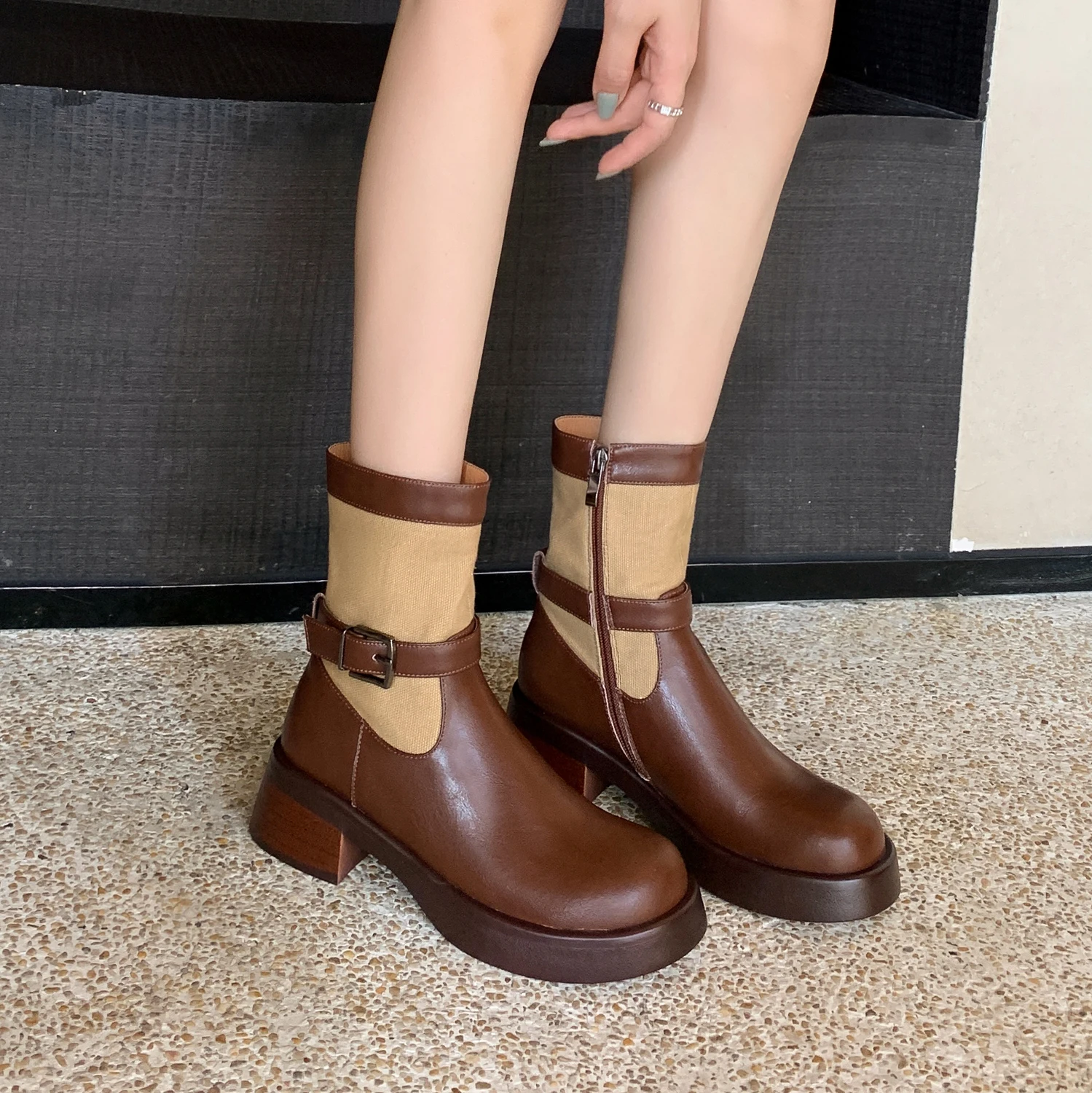 Ботинки женские в стиле ретро локомотивные сапоги с металлической пряжкой на