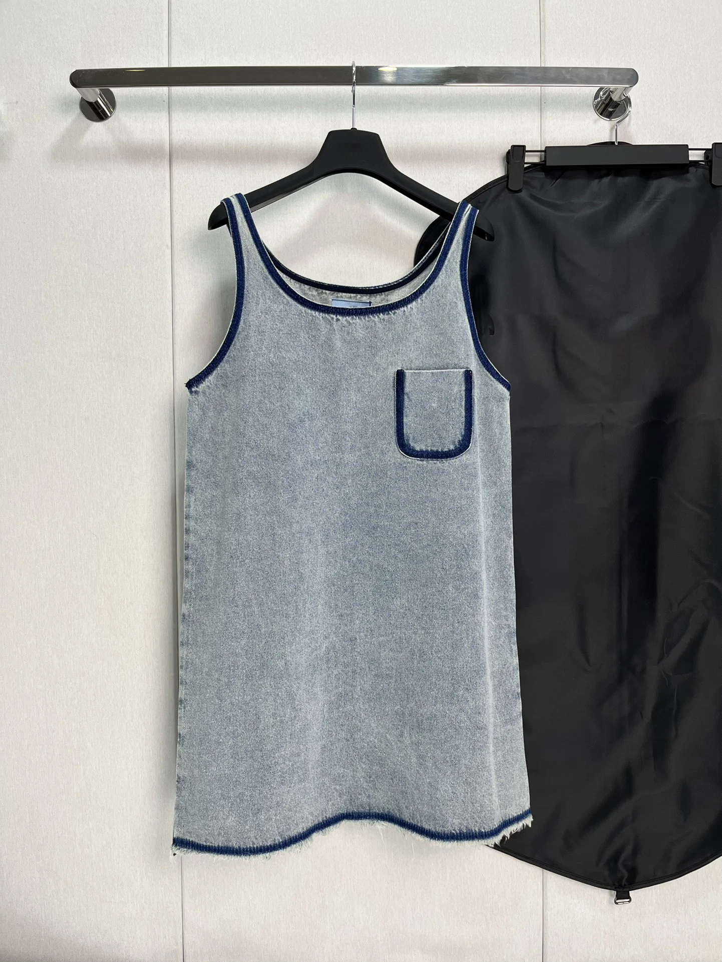 

New denim sundress, comfortable and breathable upper body with multiple washes to present vintage denim blue7.7