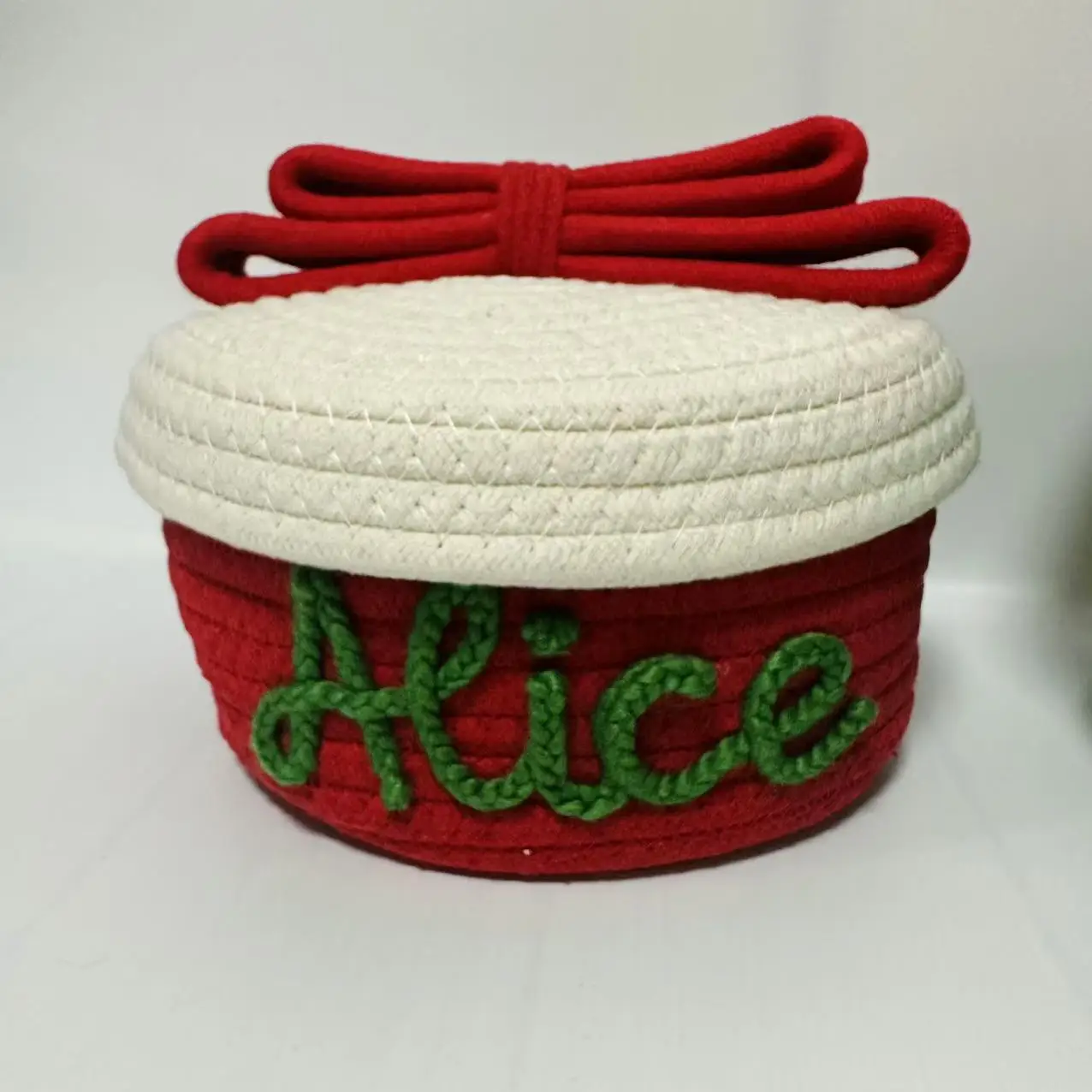 Персонализированная рождественская корзина для хранения ручной работы с тканой