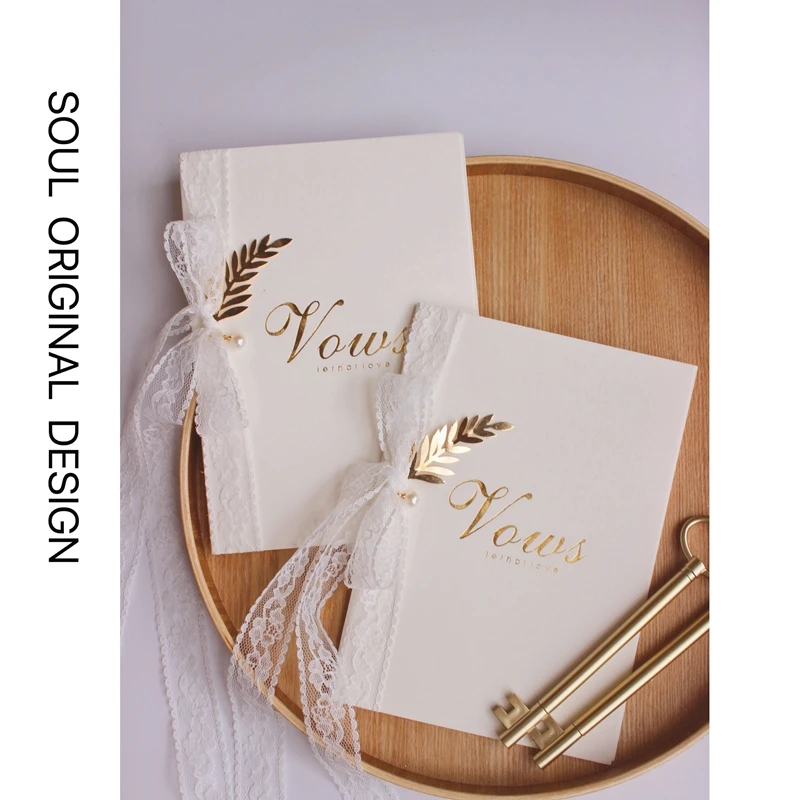 

2Pcs/set Romantic Wedding Favors Bride And Groom Vows Card with Satin Ribbons Gold Key Decoration With Pen Book His & Her