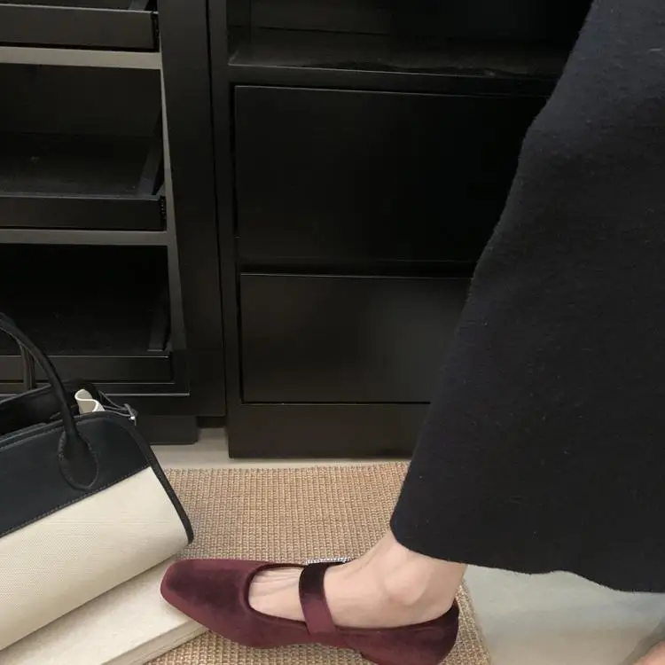 Женская обувь с квадратным носком и кристаллами на низком каблуке платье со