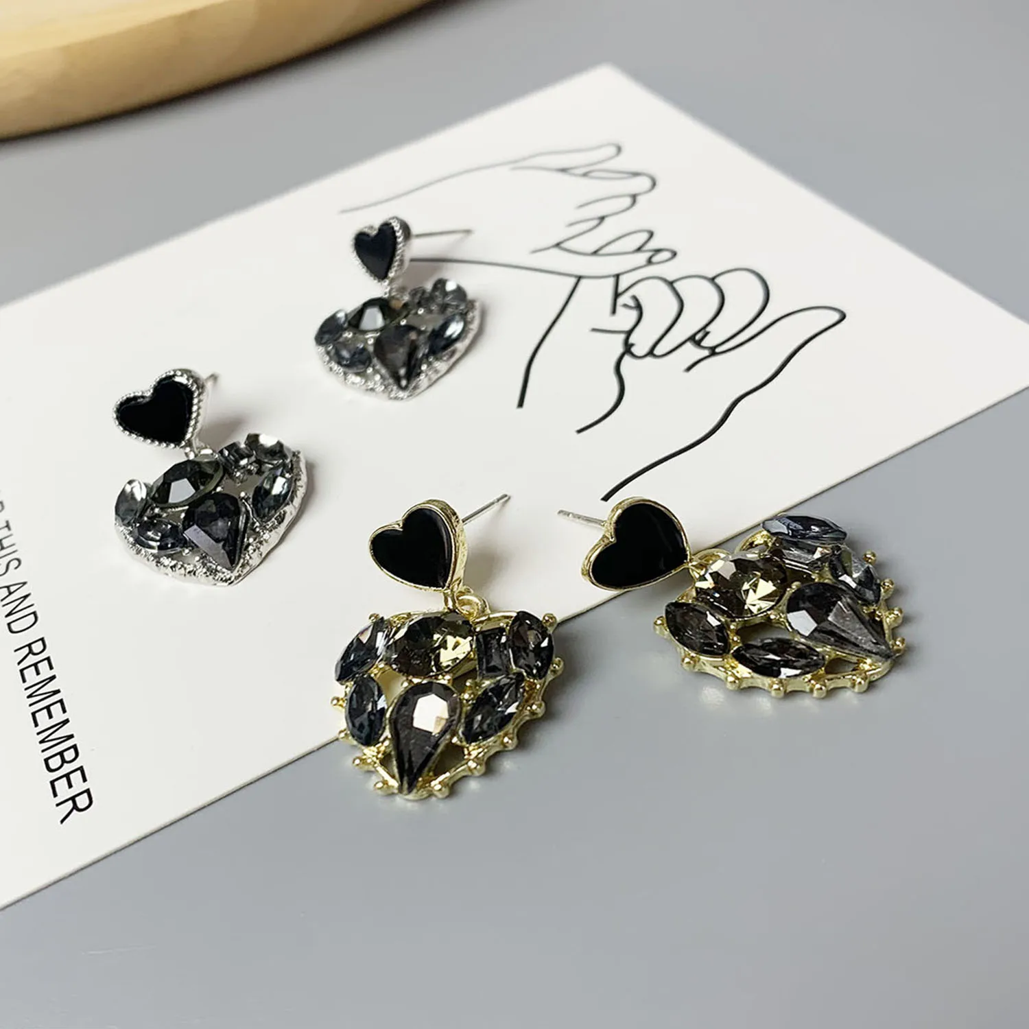 

Korean Heart Dangle Rhinestone Pearl Stud Earrings for Women Flowers Fashion Girls Wedding Party Statement Jewelry Gifts Bijoux