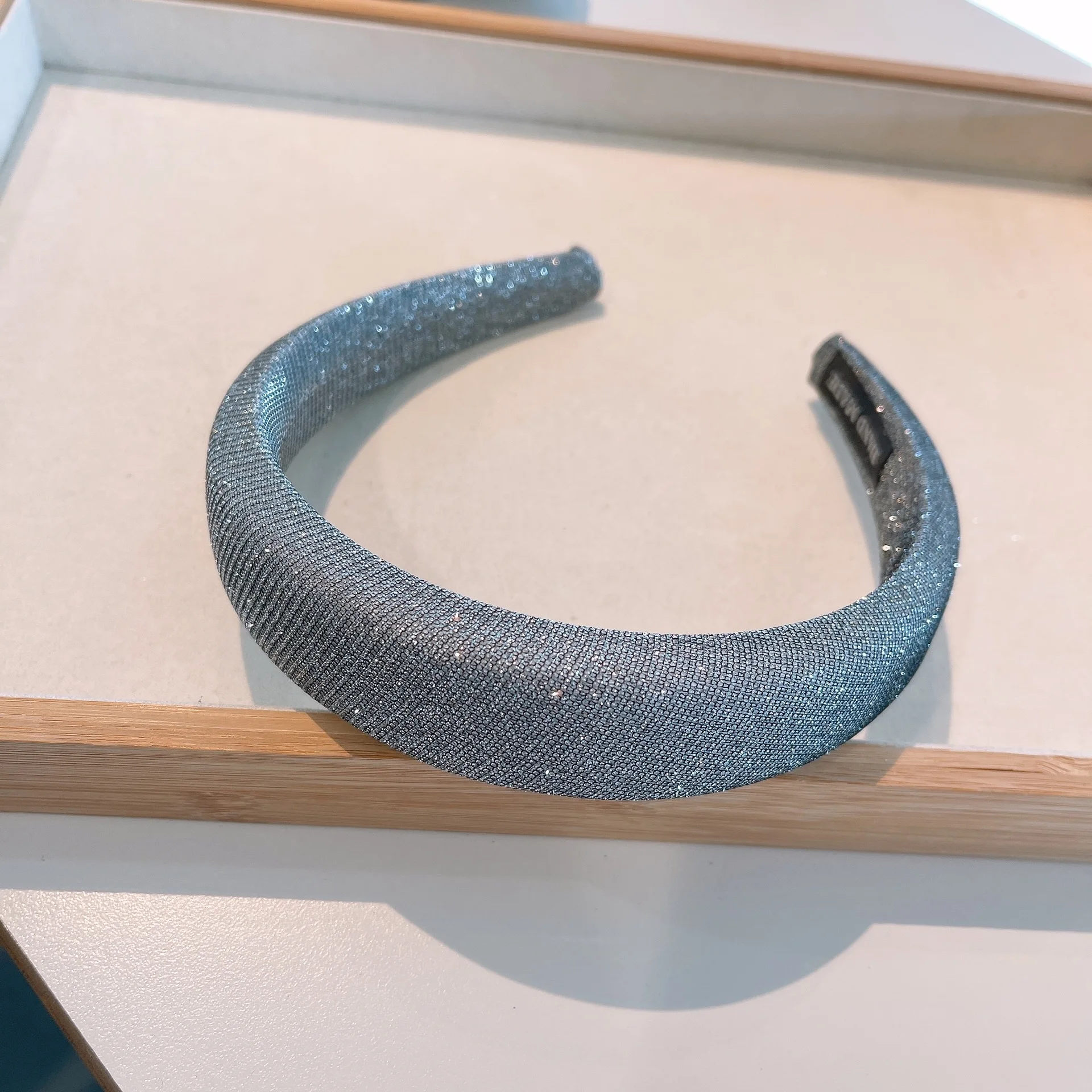 Роскошная синяя однотонная повязка на голову широкая блестящая женская Мягкая