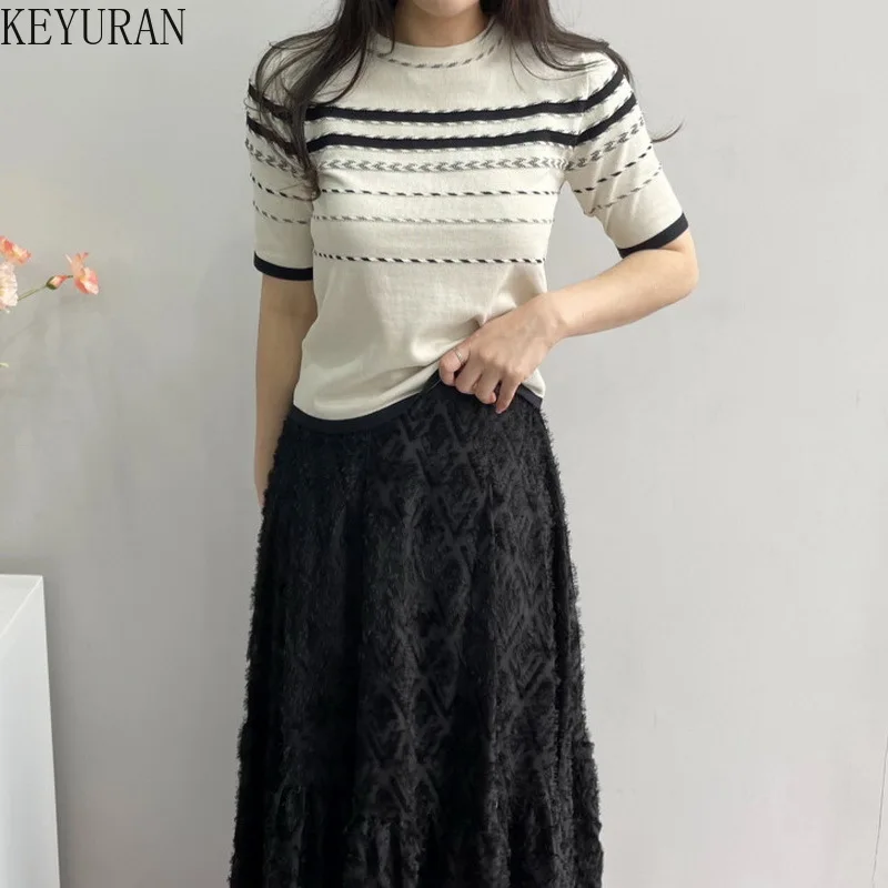 

Топ женский трикотажный в полоску, Повседневная тонкая Универсальная футболка из вискозы, с круглым вырезом и коротким рукавом, в контрастн...