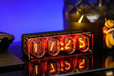 Умные часы Nixie IN12  DUTRIEUX