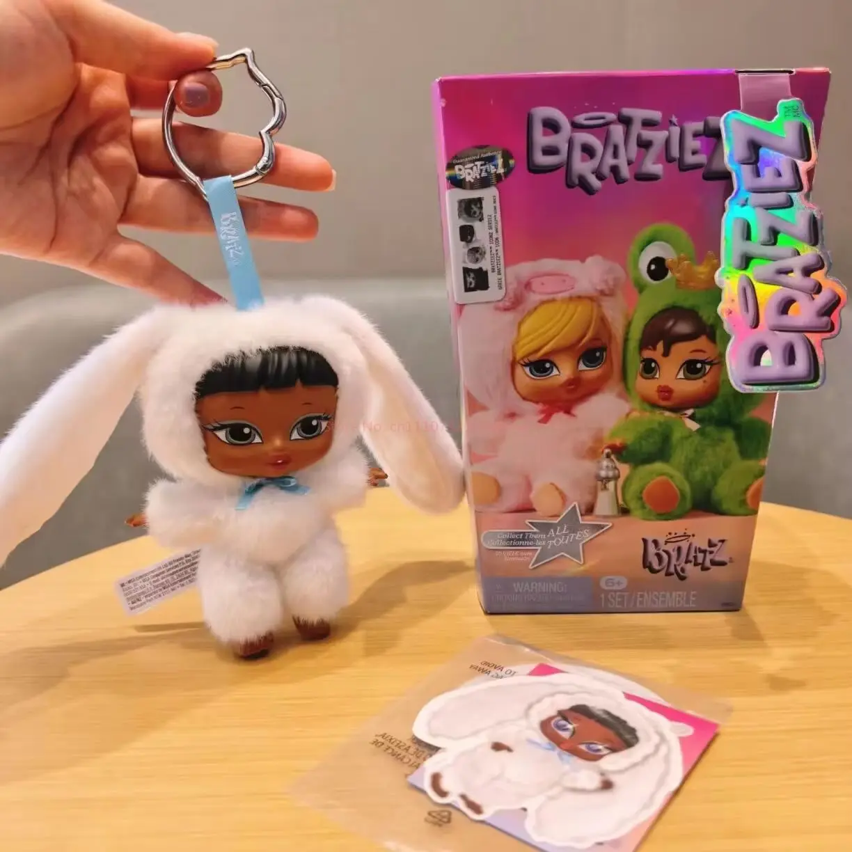 Фото Горячая новинка: Серия кукол Bratz Mga Bratziez Iconz – Загадочная коробка-сюрприз (Blind Box) с коллекционными аниме-фигурками Kawaii, милыми плюшевыми игрушками и украшениями – идеальный подарок №5