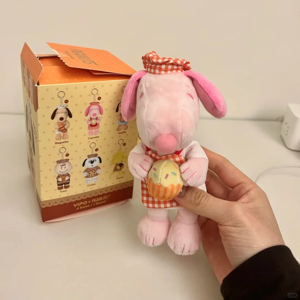 Фото Брелок-сюрприз из серии Peanut Bakery: фигурка Снупи, подвеска, милый настольный декор, модная загадочная игрушка-сюрприз в пакете, подарок №3