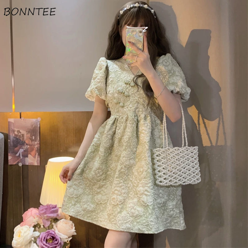 

Женский сарафан с V-образным вырезом и высокой талией