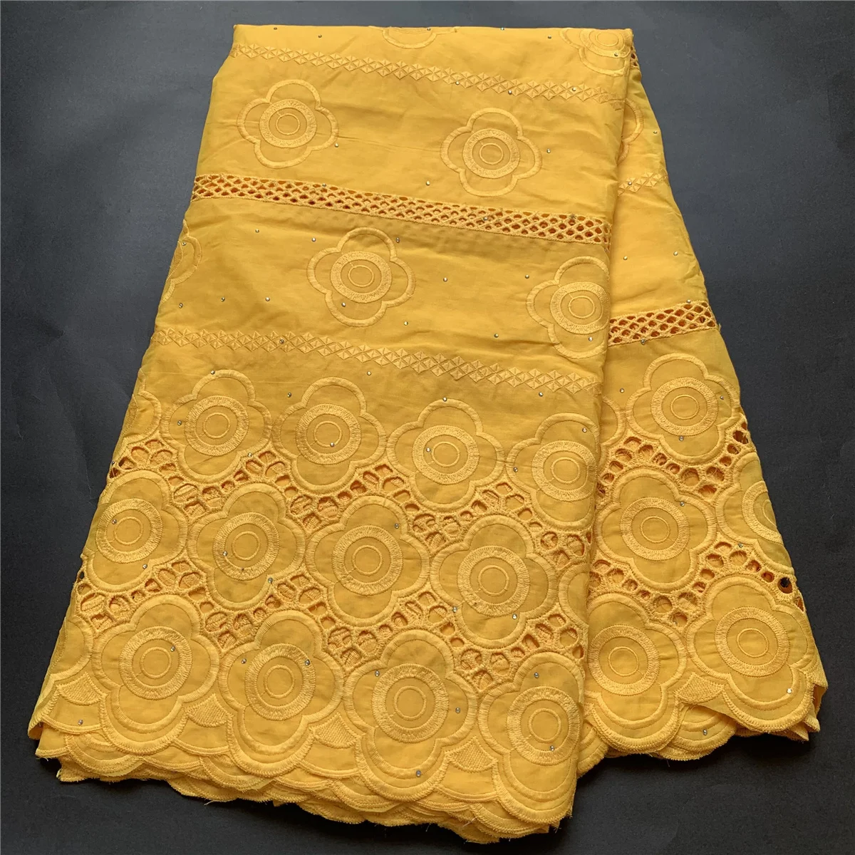 

2023 Latest High Quality African Nigerian Pure Tulle Damask Lace Fabric Embroidery Party Dress Sequins Cotton 2.5yards