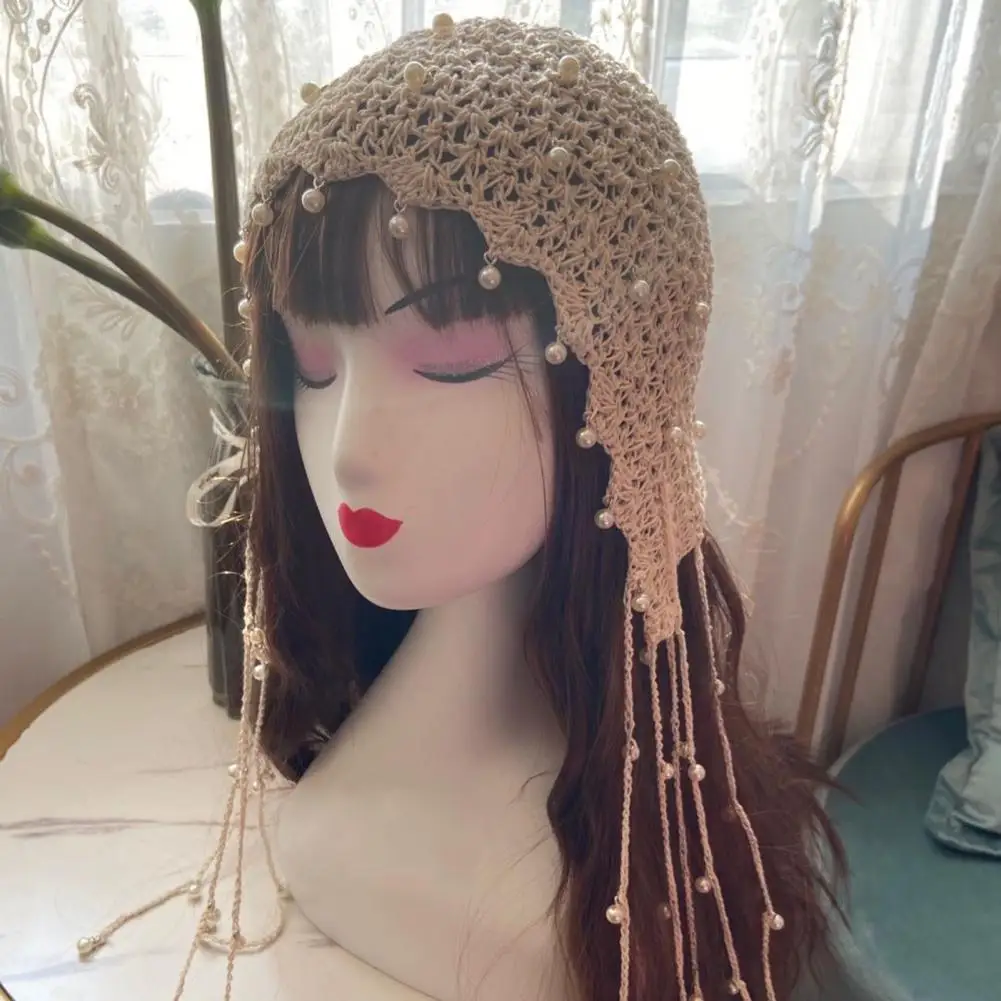 Женская шапка-бини с искусственным жемчугом