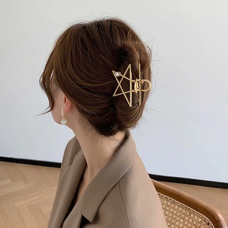 

New Fashion Retro Metal Hair Claws Winter Hair Claw Shark Clip Hollow Hair Clip Geometric Hairpin Makeup Bath Hair Accessories